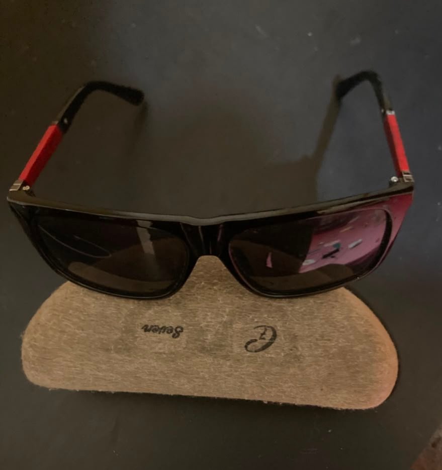 Óculos de Sol C7 Seven (Preto/Vermelho) + Estojo Original - Impecável!